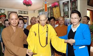 Chủ tịch Quốc hội Nguyễn Thị Kim Ngân thăm, chúc mừng Đại lão Hòa thượng Thích Phổ Tuệ, Pháp chủ Giáo hội Phật giáo Việt Nam