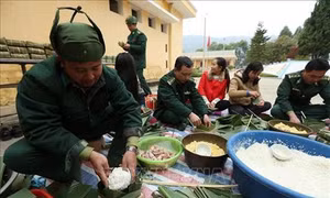Ấm áp nghĩa tình “Ngày hội bánh chưng xanh cho người nghèo nơi biên giới” tỉnh Điện Biên