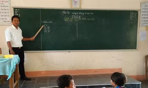 Người thầy Ê-đê tự phạt mình khi học trò chưa ngoan