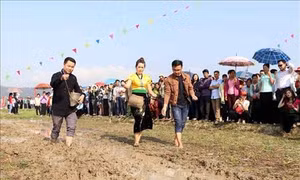 Rộn ràng lễ hội “Lùng Tùng” của dân tộc Thái huyện Than Uyên