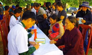 Khám bệnh, phát thuốc miễn phí cho đồng bào dân tộc thiểu số vùng biên giới ở Đắk Nông