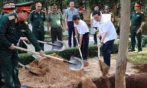 Phó Thủ tướng Vương Đình Huệ làm việc tại Binh đoàn 15, tỉnh Gia Lai​