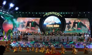 Thường trực Ban Bí thư Trần Quốc Vượng dự Lễ kỷ niệm 110 năm thành lập tỉnh Lai Châu
