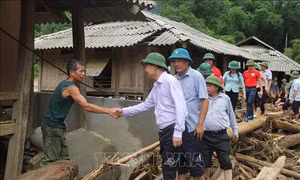 Bí thư Tỉnh ủy Thanh Hóa kiểm tra tình hình khắc phục lũ lụt tại huyện Quan Sơn