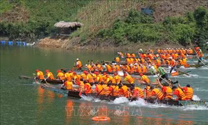 Đặc sắc lễ hội đua thuyền trên sông Chừng