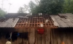 Lốc xoáy, lũ quét gây thiệt hại tại Lào Cai