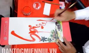Triển lãm tranh thư pháp "Ơn người khai sáng"