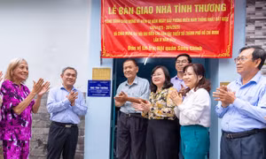 Thành phố Hồ Chí Minh: Bàn giao Nhà tình thương cho hộ đồng bào người Chăm