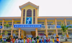 Trường tiểu học 30/4, huyện Châu Thành (Sóc Trăng) được đầu tư, xây dựng khang trang, đáp ứng nhu cầu học tập của con em đồng bào dân tộc thiểu số. 