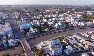 Thị xã Vĩnh Châu là địa phương có đông đồng bào dân tộc sinh sống, trong đó hơn 53% là dân tộc Khmer. Nhờ triển khai hiệu quả Triển khai hiệu quả Chương trình mục tiêu quốc gia phát triển kinh tế - xã hội vùng đồng bào DTTS và miền núi giai đoạn 2021 – 2030, giai đoạn 1 (2021 - 2025), diện mạo thị xã Vĩnh Châu (Sóc Trăng) ngày càng khởi sắc. Ảnh: An Hiếu