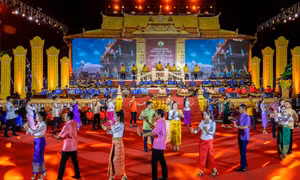 Hàng trăm nghệ sỹ, nghệ nhân Khmer cùng hòa mình vào không gian văn hóa truyền thống với dàn nhạc Ngũ âm tại chương trình diễn Nhạc ngũ âm của đồng bào Khmer tỉnh Sóc Trăng. Ảnh: An Hiếu