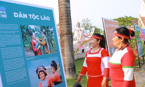 Khai mạc triển lãm ảnh "Sắc màu các dân tộc Việt Nam"