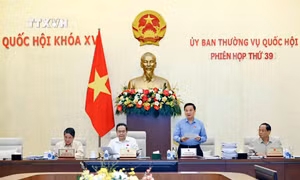 Khai mạc Phiên họp 39, Ủy ban Thường vụ Quốc hội: Trung ương phải gương mẫu đi đầu trong tinh giản bộ máy