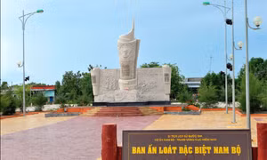 Di tích Bia kỷ niệm Ban ấn loát đặc biệt Nam Bộ ở xã Hà Rồng, huyện Năm Căn, tỉnh Cà Mau. Ảnh: camautourism.vn