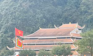Rộn ràng khai hội Chùa Tiên trên xứ Mường Hòa Bình