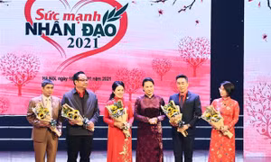 Chủ tịch Quốc hội Nguyễn Thị Kim Ngân: Phát huy truyền thống, khơi dậy tình yêu thương để sức mạnh đoàn kết, nhân ái không ngừng lan tỏa
