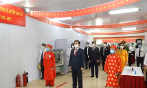 Hàng triệu cử tri Hà Nội tươi vui, phấn khởi đi bỏ phiếu