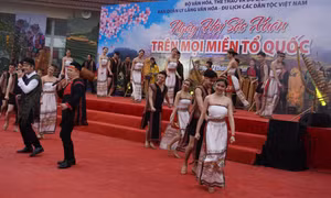 Tiết mục văn nghệ trong ngày hội. Ảnh: Hoàng Tâm - DTMN 