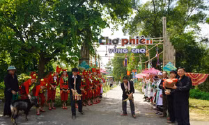 Nhộn nhịp phiên chợ vùng cao “Vui Tết Độc lập” tại Làng Văn hóa – Du lịch các dân tộc Việt Nam