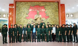 Hội Cựu chiến binh TTXVN tri ân các Anh hùng liệt sỹ ở vùng "đất lửa" Quảng Trị