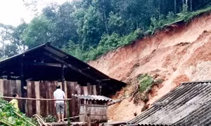 Bắc Kạn công bố tình huống khẩn cấp về thiên tai khu vực sạt lở thôn Nà Thác