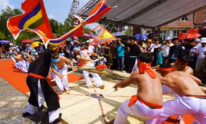 Rộn ràng kéo co làng Hữu Chấp