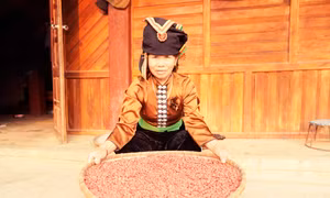 Lạc đỏ Na Son giúp đồng bào Thái ấm no