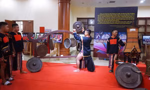 Triển lãm giới thiệu bộ sưu tập hiện vật về văn hoá các tộc người