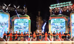 Tưng bừng khai mạc “Tuần văn hóa du lịch 6 tỉnh Việt Bắc và Hà Nội” năm 2022