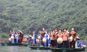Rộn ràng không khí Lễ hội Tràng An