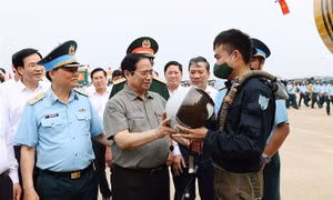Thủ tướng Phạm Minh Chính thăm một số cơ sở kinh tế, xã hội, quốc phòng tại tỉnh Ninh Thuận