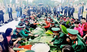 Tổ chức Chương trình “Bánh chưng xanh - Tết vì người nghèo” năm 2024 tại Làng Văn hóa – Du lịch các dân tộc Việt Nam 