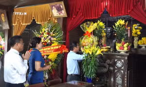 Dâng hương, hoa tưởng niệm 117 năm ngày sinh Tổng Bí thư Lê Duẩn