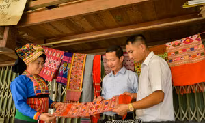 Đặc sắc nghề dệt thổ cẩm của đồng bào dân tộc Lào ở Mường Luân