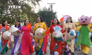 5.500 phụ nữ Đồng Tháp diễu hành áo dài “Rạng ngời sắc sen”
