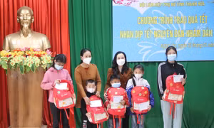 Ấm áp chương trình “Mẹ đỡ đầu - Kết nối yêu thương” ở Thanh Hóa 