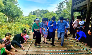 Hoạt động tháng 7 với chủ đề “Sắc màu thổ cẩm” tại Làng Văn hóa - Du lịch các dân tộc Việt Nam