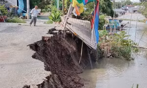 An Giang: Kênh 10 Châu Phú bị sạt lở 30m