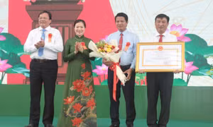Huyện Duyên Hải đón bằng công nhận đạt chuẩn nông thôn mới