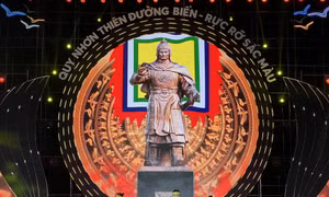 Tiết mục Trống, múa lân kết hợp biểu diễn võ thuật khai mạc chương trình. Ảnh: dulich.laodong.vn
