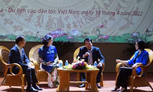 Xây dựng môi trường văn hóa trên cơ sở phát huy giá trị văn hóa truyền thống các dân tộc