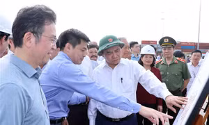 Thủ tướng Nguyễn Xuân Phúc: Tập trung phát triển cảng Cái Mép – Thị Vải ngang tầm khu vực vào năm 2030