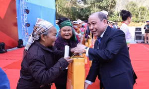 "Tết đồng bào 2023" giúp đỡ người có hoàn cảnh khó khăn, gia đình chính sách tỉnh Hòa Bình