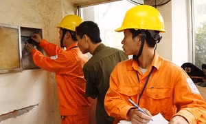 Khiển trách, cắt thưởng, trừ lương nhân viên ghi sai chỉ số công tơ điện