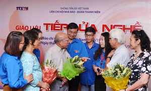 Chương trình giao lưu “Tiếp lửa nghề” các thế hệ làm báo TTXVN