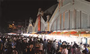 Chợ đêm phố cổ Hà Nội