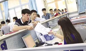 Thí sinh, nhà trường đều vật vã vì xét tuyển