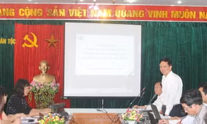 Thứ trưởng, Phó Chủ nhiệm Ủy ban Dân tộc Phan Văn Hùng chủ trì cuộc họp. Ảnh: cema.gov.vn