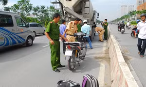 Đi vào làn đường dành cho ô tô, hai nữ sinh viên bị xe bồn cán tử vong