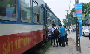 Đường sắt nối thêm toa phục vụ Quốc khánh 2/9
